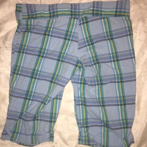 Simple pattern capris. - Picture 2 of 2
